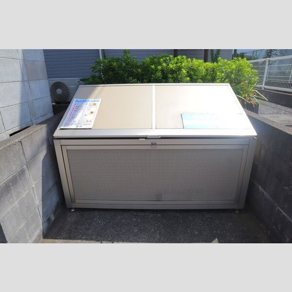 メゾンアルファ　Ⅱ ゴミストッカー