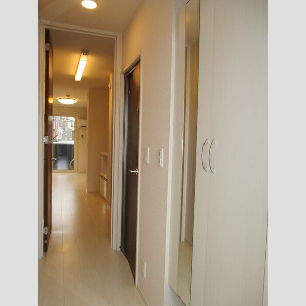 シャンブルK201号室 玄関