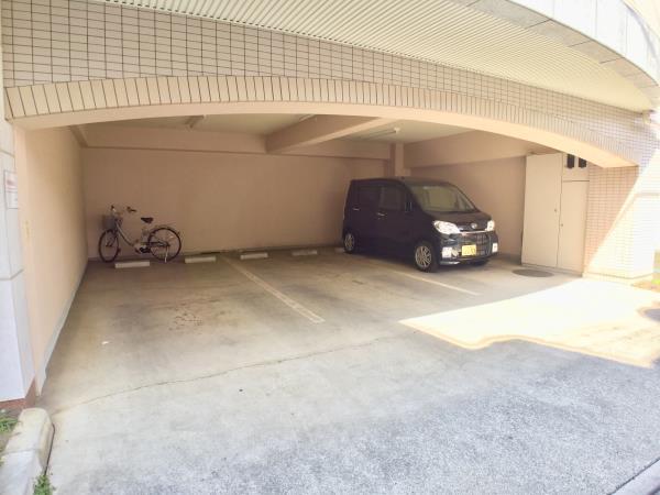 グランフォルム国立305号室 駐車場