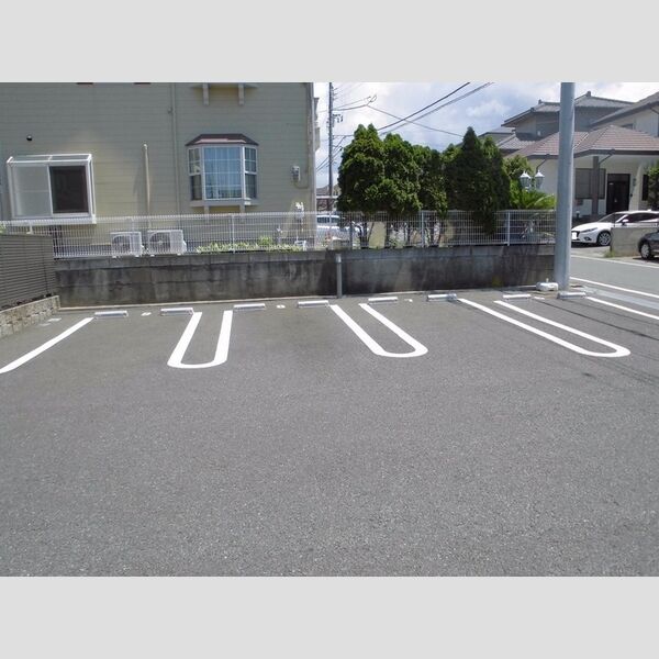 エトランゼ 駐車場