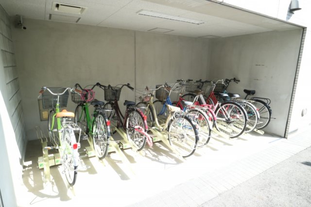 プラウドフラット新宿河田町4階 駐輪場