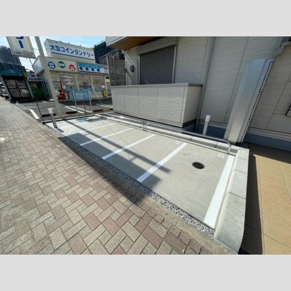 エクセレンテ301号室 バイク置き場(有料)