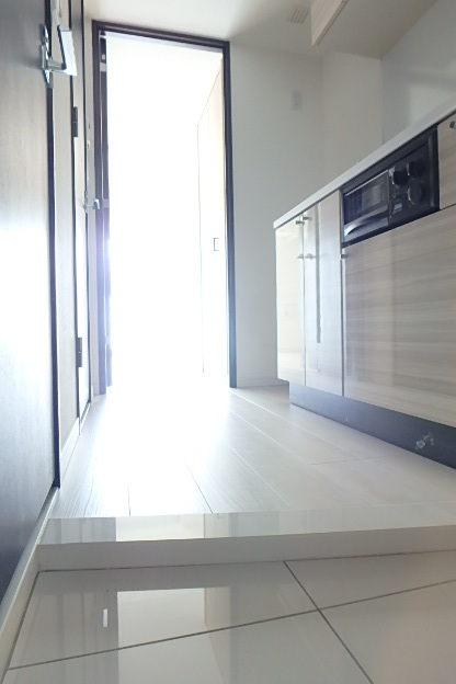 ガーラ・ステーション横濱関内 採光のとれた玄関