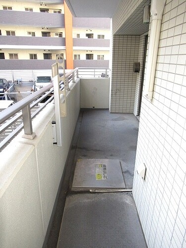 ライオンズステーションプラザ根岸ベイアーク4階 バルコニー　※2021年12月撮影