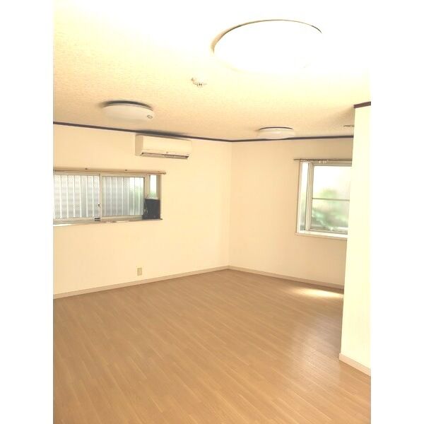 ブルーメ花畑73 リビング