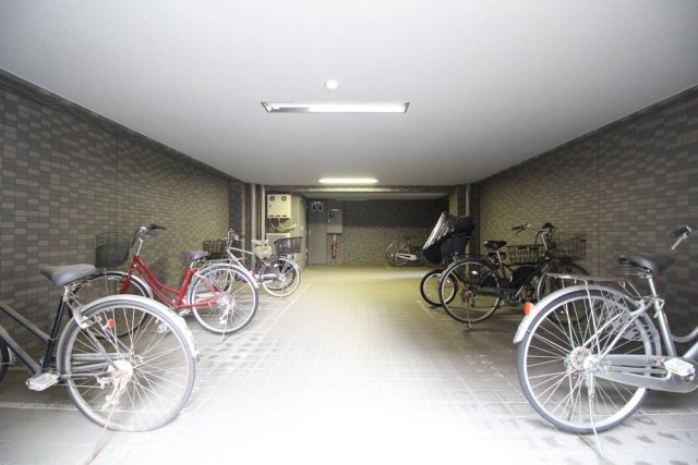 ルーブル鷺宮弐番館6階 駐輪場