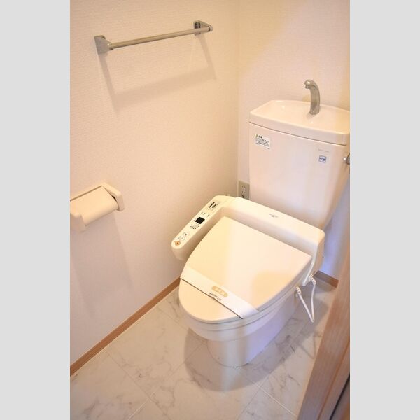 ルミエール　参番館 温水洗浄暖房便座