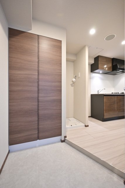 ＧＲＡＮＳＩＴＥ　ＮＡＫＡＭＥＧＵＲＯ10階 玄関