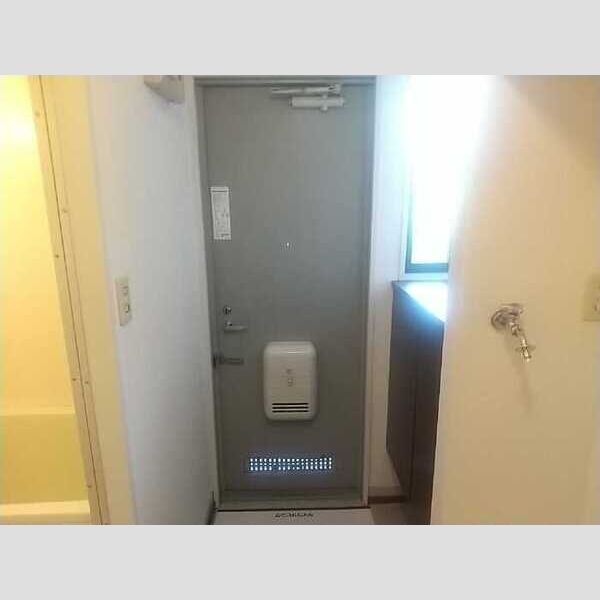 フォレストヴィラ北斗110号室 玄関