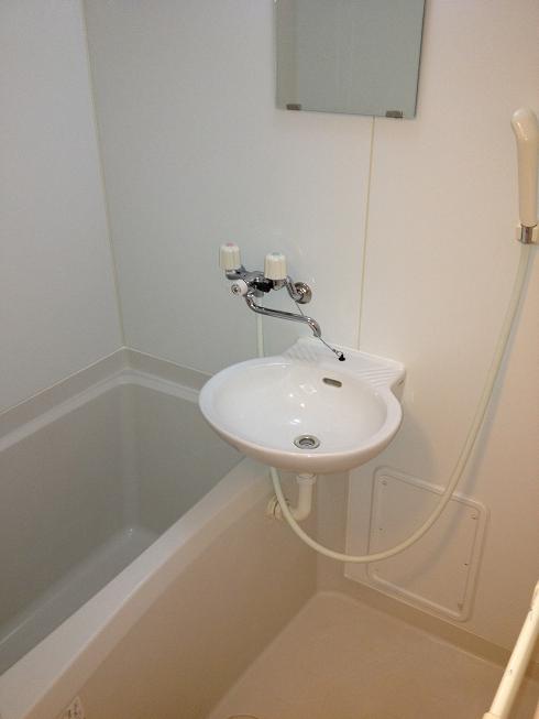 レオパレス光 サイゼリヤ　147ｍ　徒歩２分