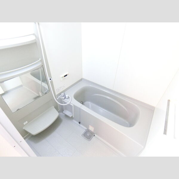 ベルデュール　弐番館 一坪風呂で足元のびのび!