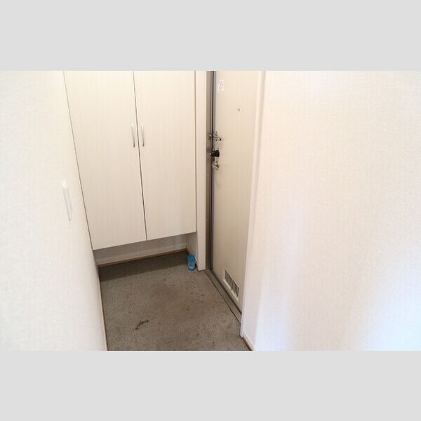 ラフレ仲道　D 玄関