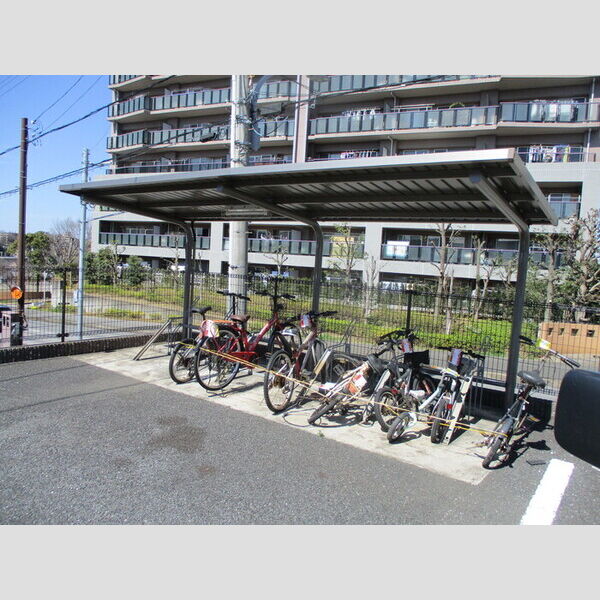 イーストサンハイム203号室 駐輪場