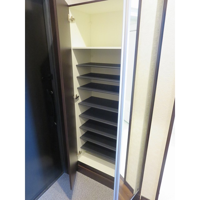 ロチュス・ルカルデ305号室 玄関