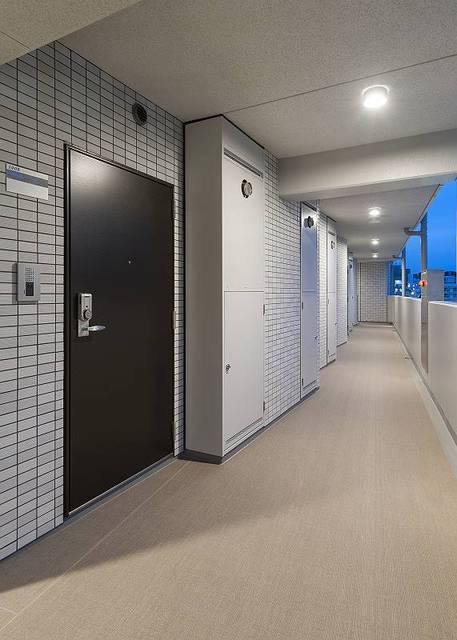 ガーラ・ステーション横濱関内2階 廊下