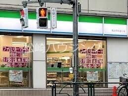 サウス・ピソ ファミリーマート中野南台三丁目店