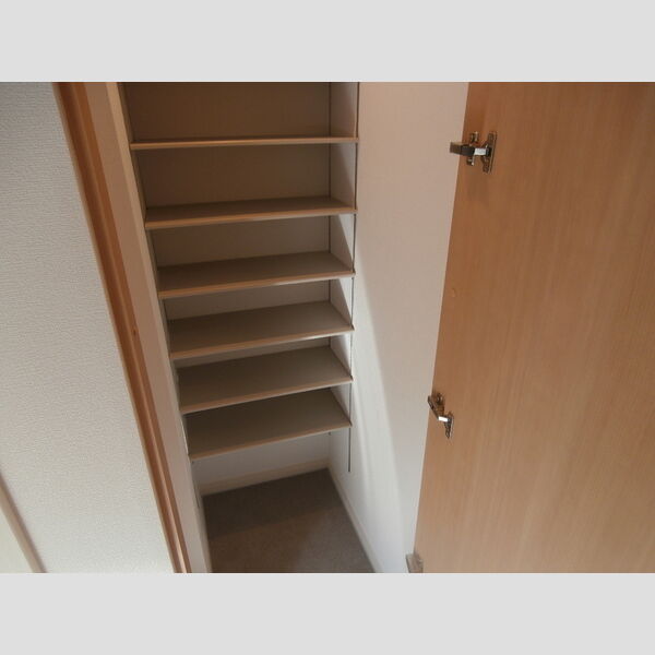 コンフォール新横濱　Ⅱ201号室 コンフォール新横濱Ⅱ201　シューズクローク