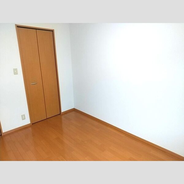 クレッセントガーデン102号室 洋室