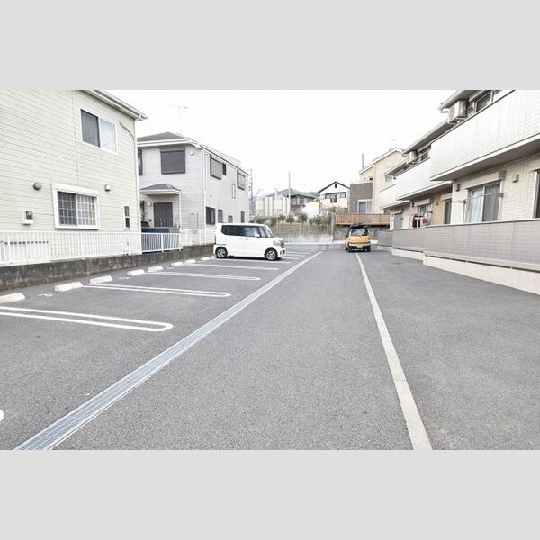 セシリエール 駐車場