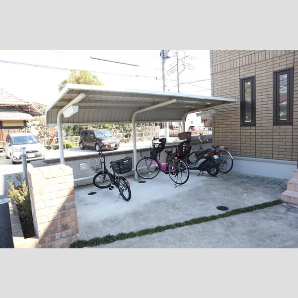 ルピナス　参番館 駐輪場