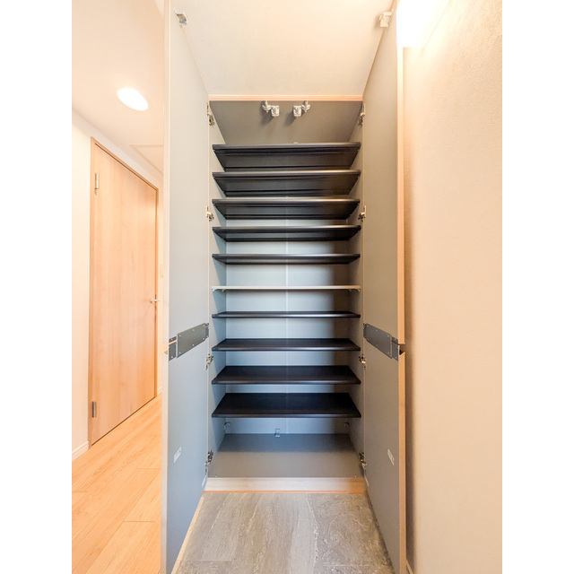 オーパスホームズ白山0402号室 靴箱