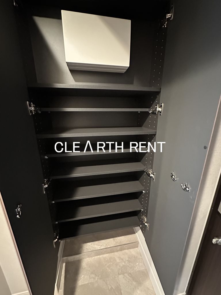 コンシェリア東京 ＜ＨＩＧＡＳＨＩＪＵＪＯ ＲＥＳＩＤＥＮＣＥ11階 トール型下足入れを設置