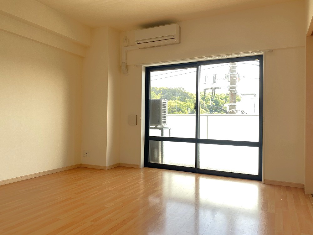 Ａｒｔ　Ｇａｒｄｅｎ　ＹＯＫＯＨＡＭＡ0203号室 リビング