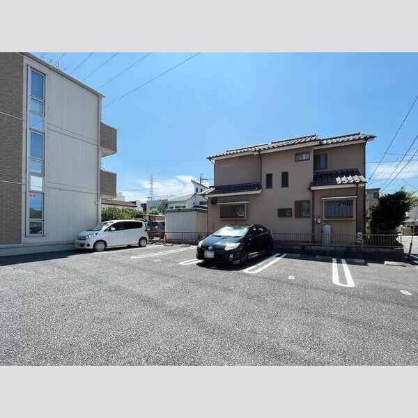 ウィステリア 駐車場