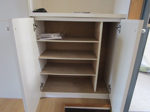 ケイフラット根岸3階 玄関