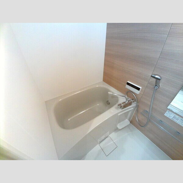 レフィナード302号室 追い焚きと浴室乾燥機付