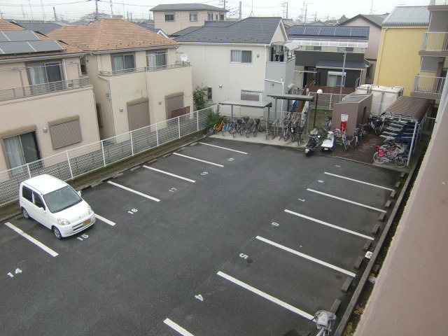 グランメール八潮 駐車場