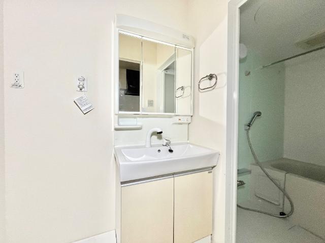 セレッソ鶴巻 洗髪洗面化粧台