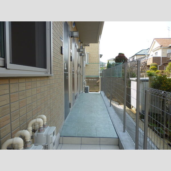 ラヴィーベル　東館 玄関前