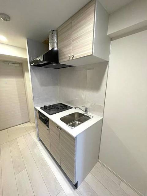 ガーラ・プライム横濱関内2階 コンパクトなキッチンで掃除もラクラク