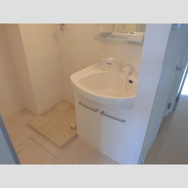 フローラルガーデン206号室 ■洗面所と洗濯機置場です■