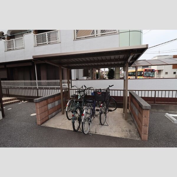 アン　リッシュ 駐輪場