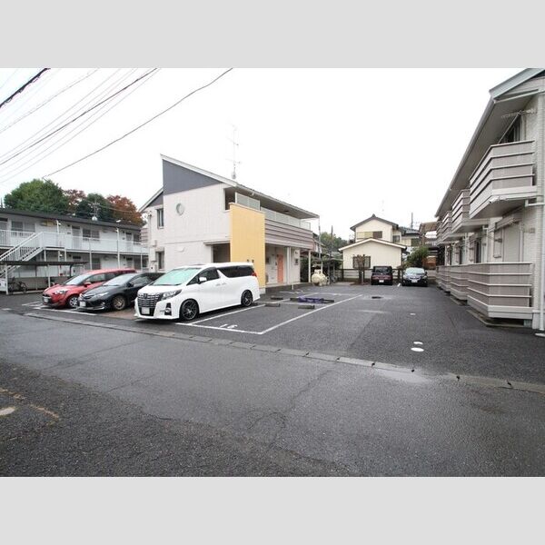 ホワイトミーティア　AB 駐車場