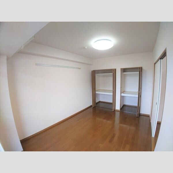 ベルエアーガーデン201号室 南側洋室