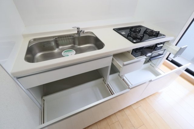 ルーブル野方 システムキッチン（3口ガスコンロ・グリル付）