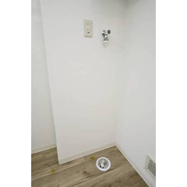 三軒茶屋マンション0105号室 洗濯機置場