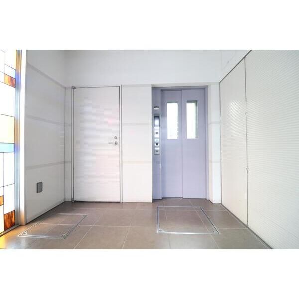 メゾン柳601号室 エントランス