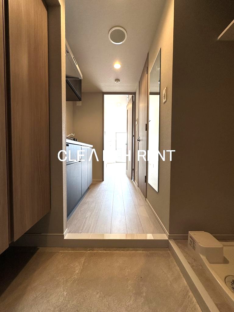 コンシェリア東京 ＜ＨＩＧＡＳＨＩＪＵＪＯ ＲＥＳＩＤＥＮＣＥ10階 全身姿見ミラー付きの玄関/人感センサー対応