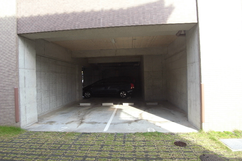 ロングエイトⅢ9階 駐車場