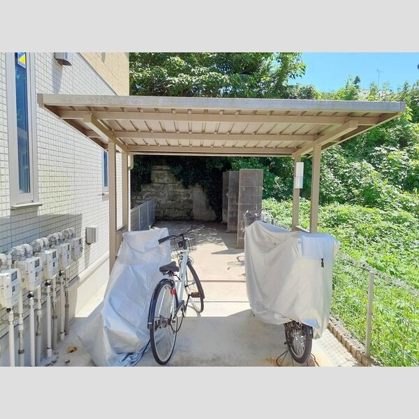 ポスタール 駐輪場