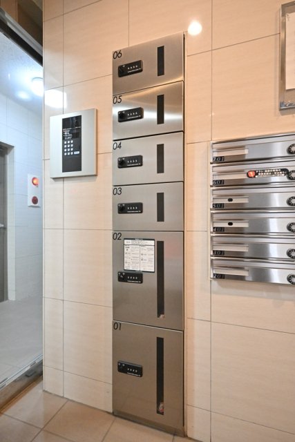 コスモグレイス新宿6階 宅配BOX