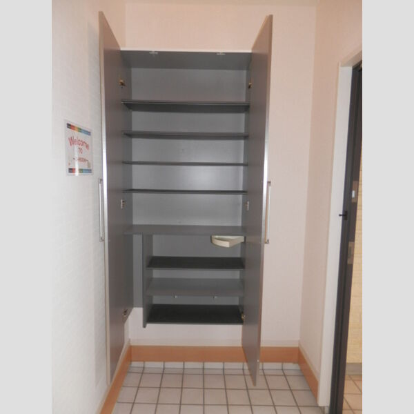 リヴィエールいぶき野105号室 玄関　シューズクローゼット