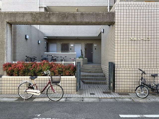 大成ルームズ3階 エントランス