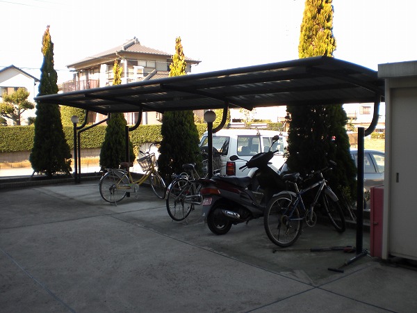 レオパレスクエスト208号室 駐輪場