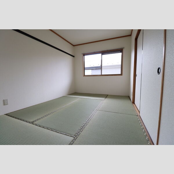 キャピタル高松台203号室 和室