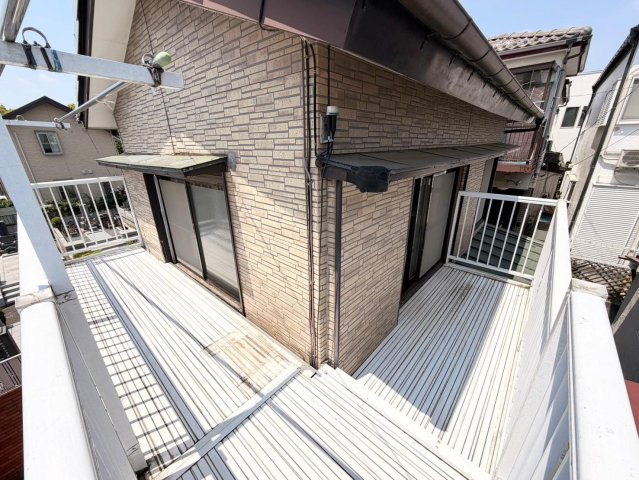 所沢市東新井町戸建 日当たり良く広々したバルコニーです